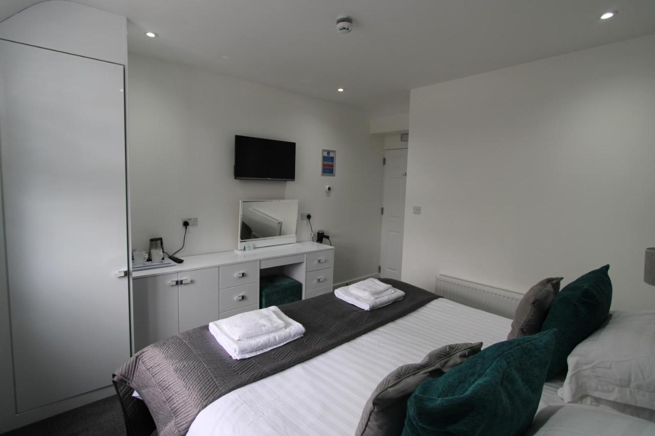 Rose And Crown Hotel & Hope And Anchor Bar Goodwick ภายนอก รูปภาพ