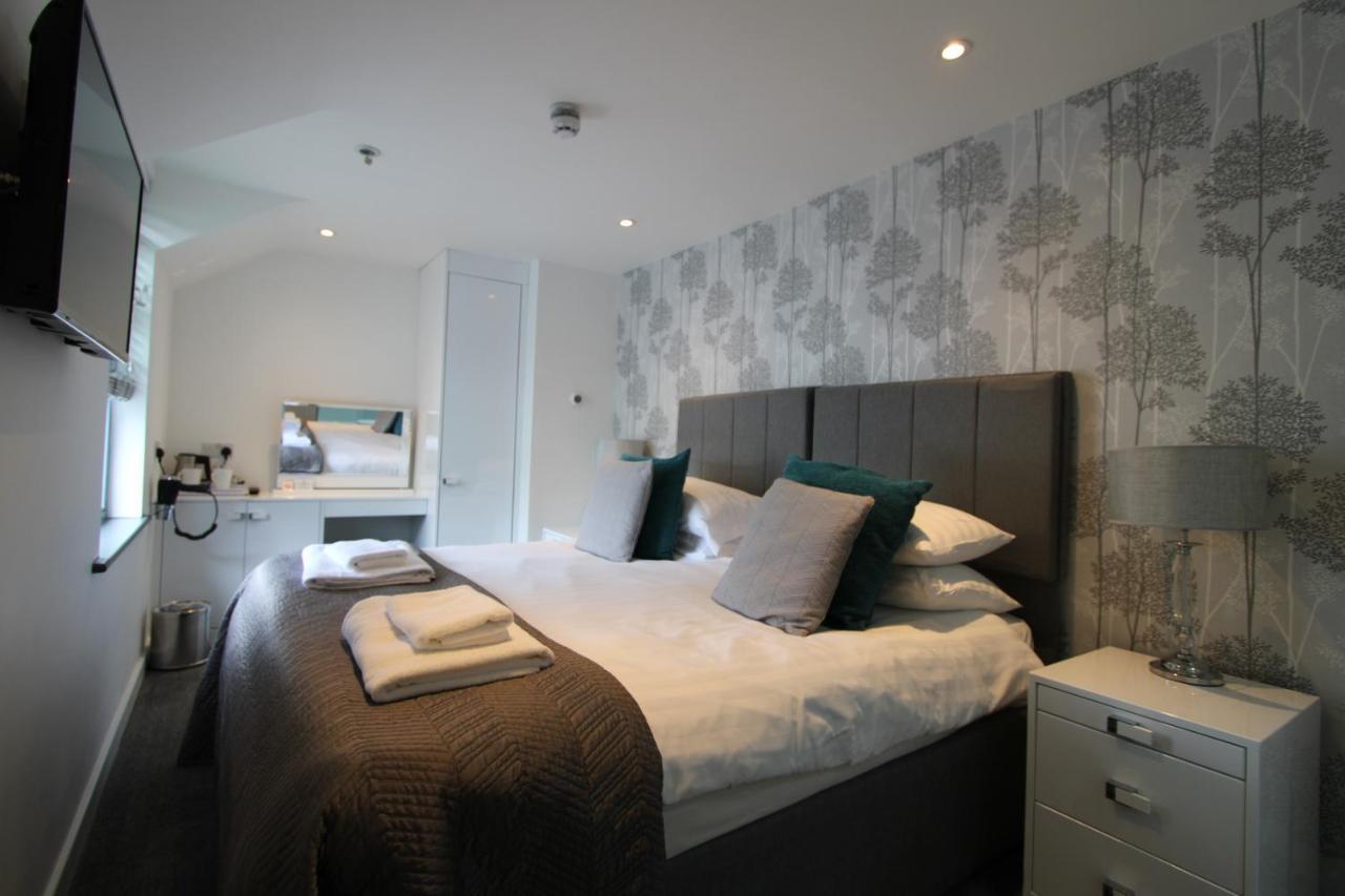 Rose And Crown Hotel & Hope And Anchor Bar Goodwick ภายนอก รูปภาพ