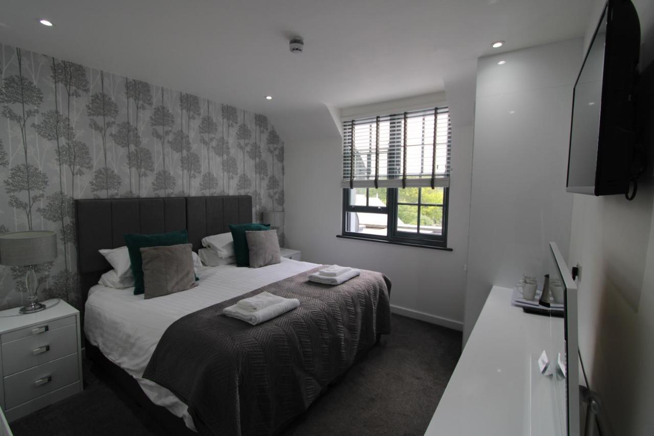 Rose And Crown Hotel & Hope And Anchor Bar Goodwick ภายนอก รูปภาพ