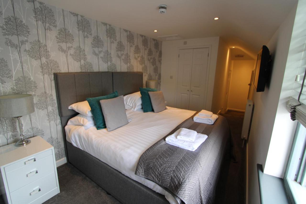 Rose And Crown Hotel & Hope And Anchor Bar Goodwick ภายนอก รูปภาพ