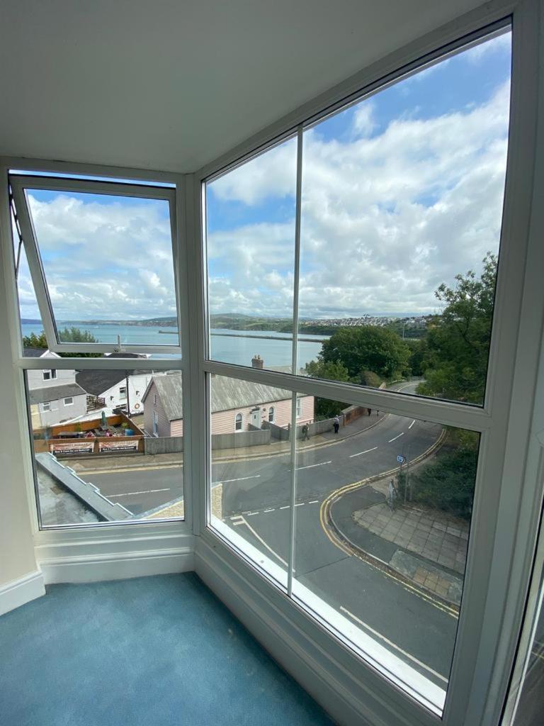 Rose And Crown Hotel & Hope And Anchor Bar Goodwick ภายนอก รูปภาพ
