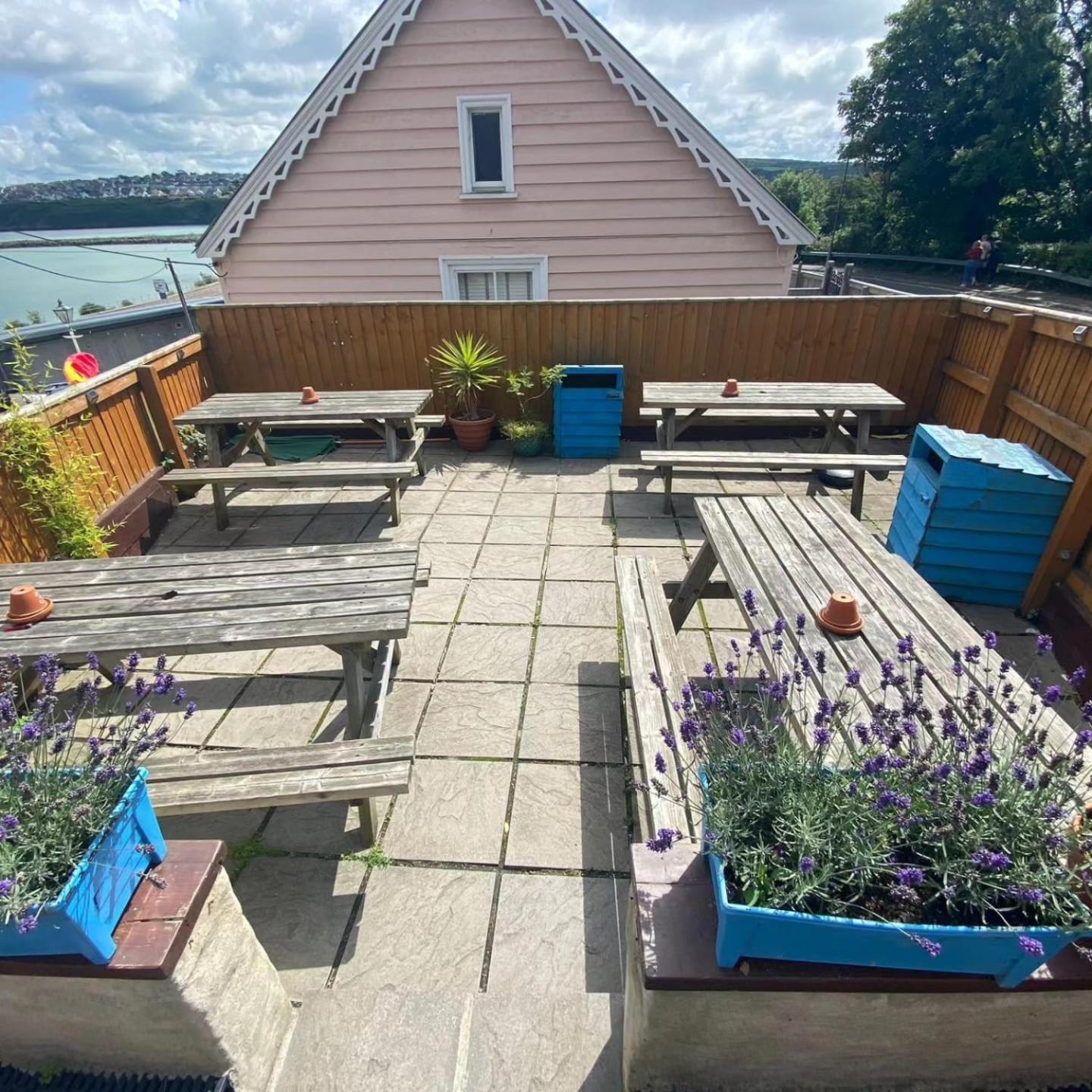 Rose And Crown Hotel & Hope And Anchor Bar Goodwick ภายนอก รูปภาพ