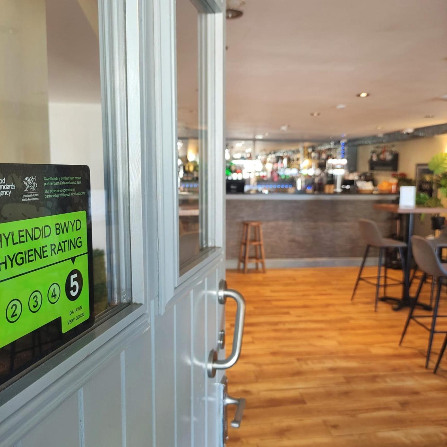 Rose And Crown Hotel & Hope And Anchor Bar Goodwick ภายนอก รูปภาพ