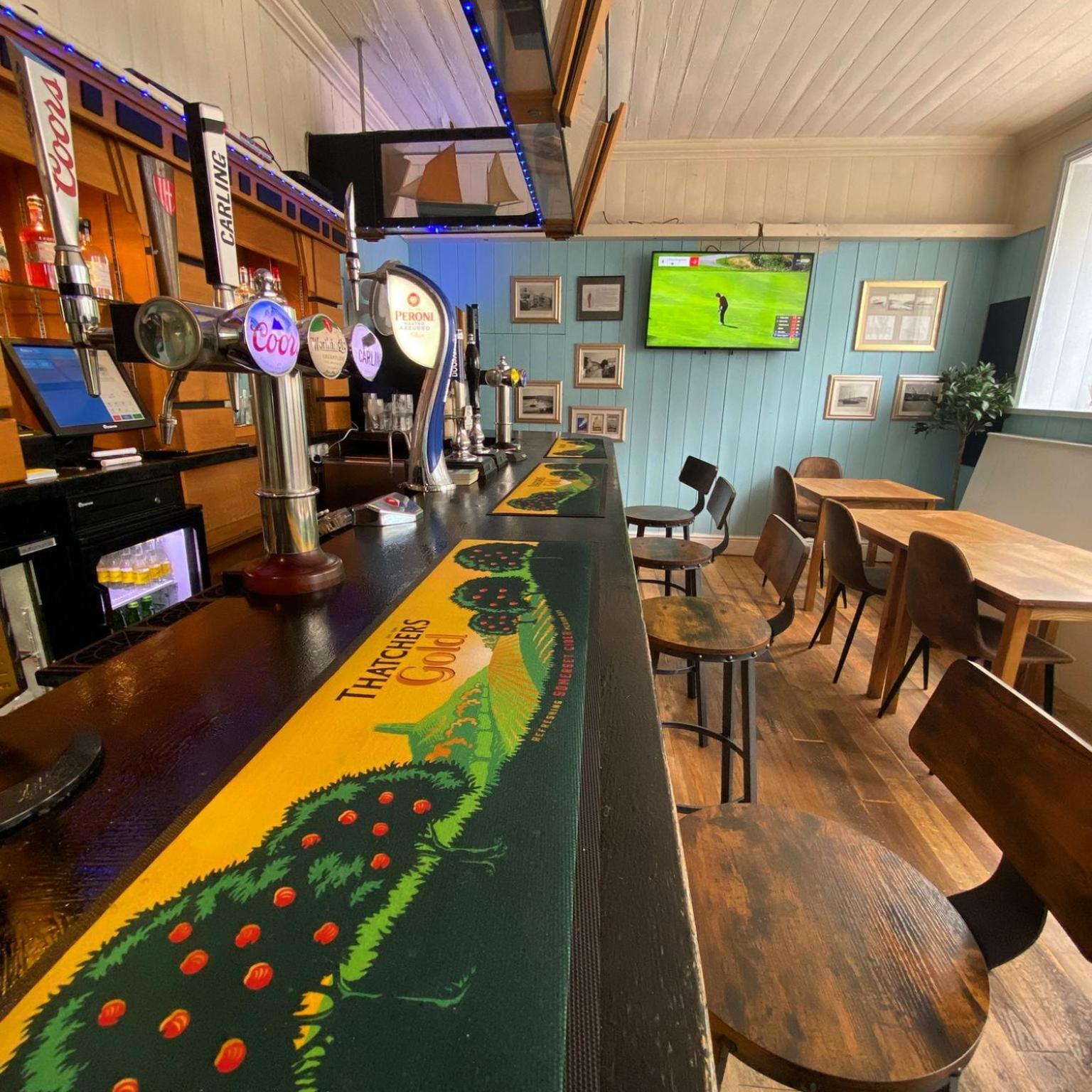 Rose And Crown Hotel & Hope And Anchor Bar Goodwick ภายนอก รูปภาพ