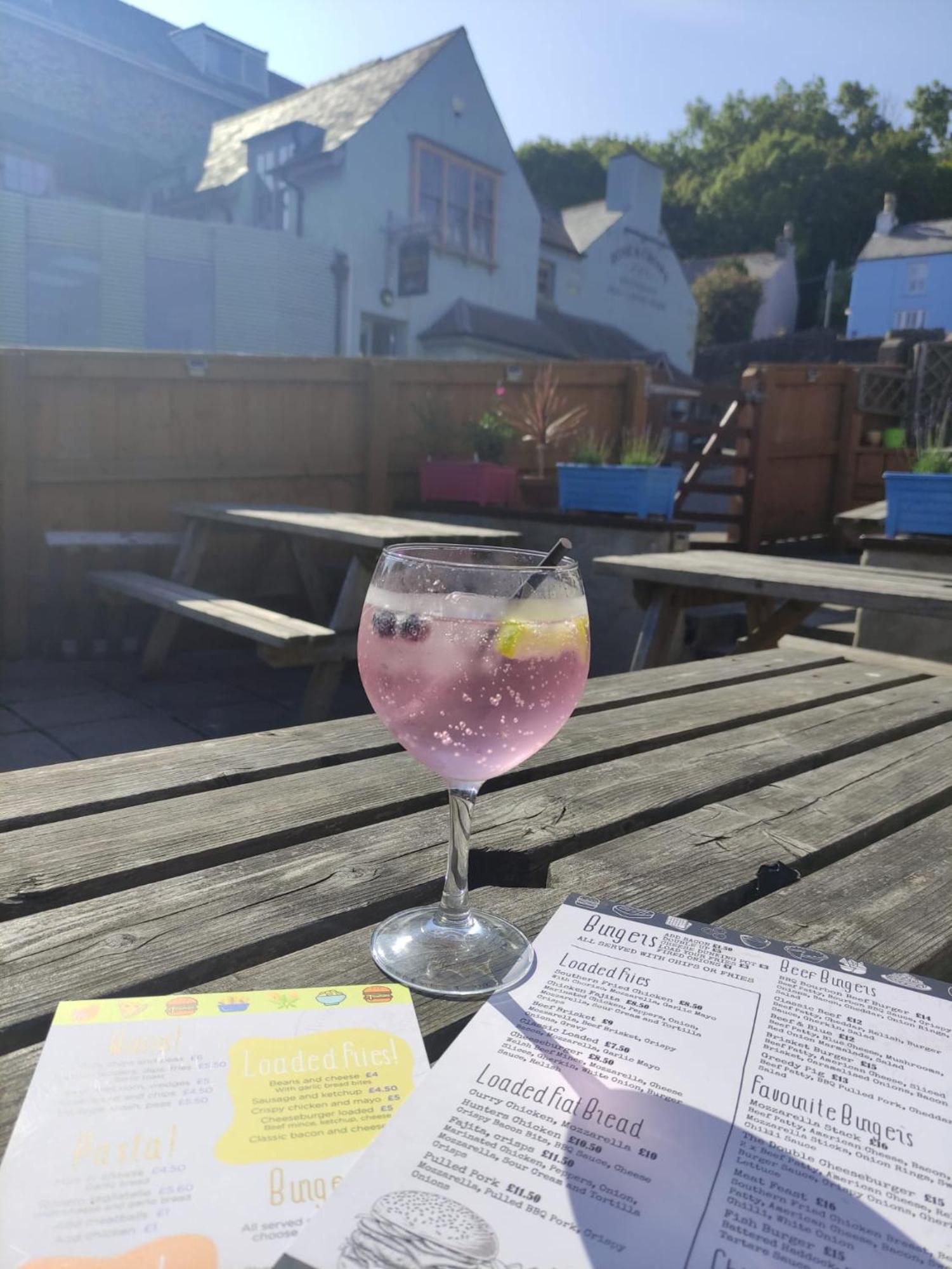 Rose And Crown Hotel & Hope And Anchor Bar Goodwick ภายนอก รูปภาพ