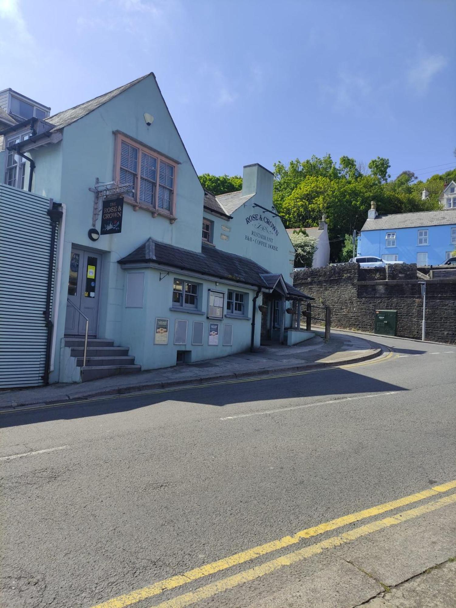 Rose And Crown Hotel & Hope And Anchor Bar Goodwick ภายนอก รูปภาพ